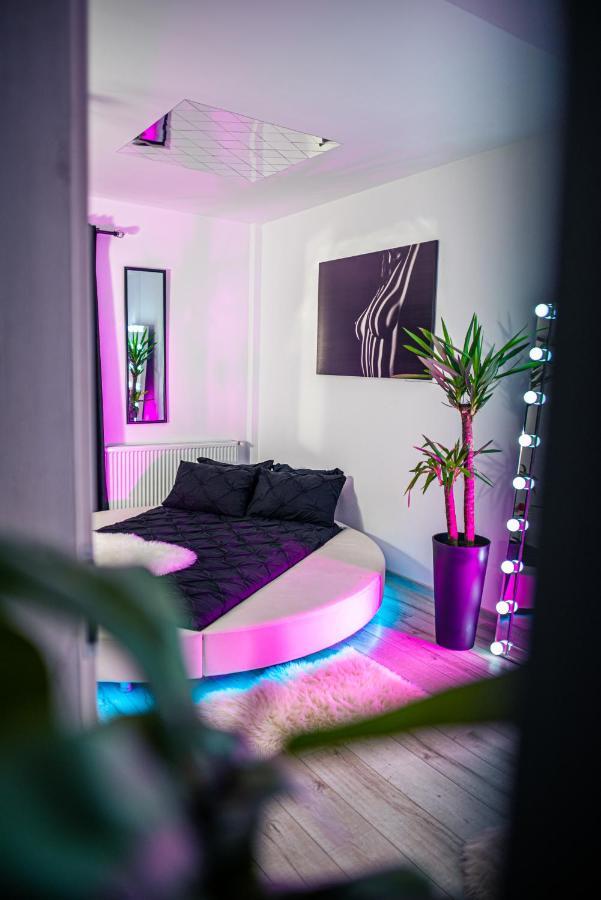 Apartment De Lux Craiova Jacuzzi Pat Rotund Semineu Zona Ford Exterior photo